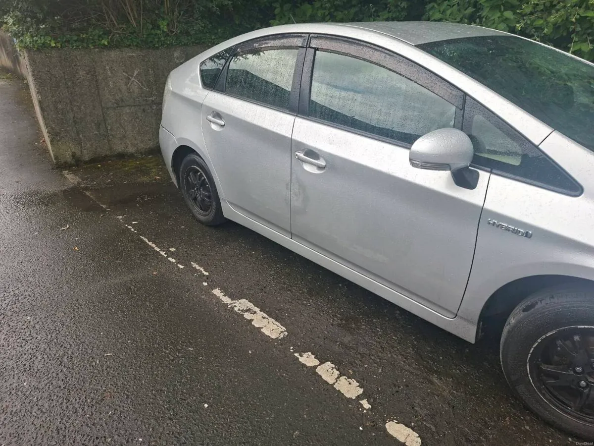 Toyota prius - Image 4