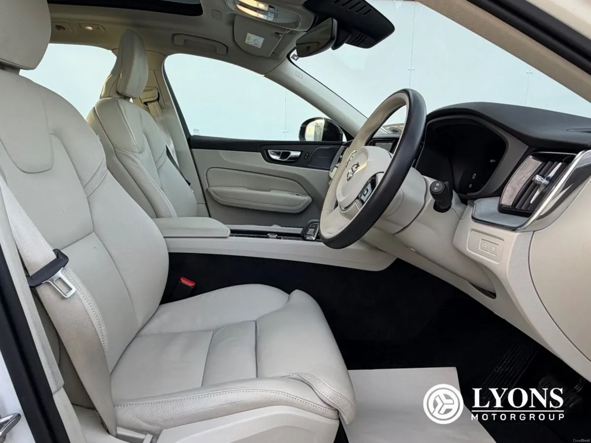 Volvo XC60 T6 AWD PHEV Plus Dark - Image 3
