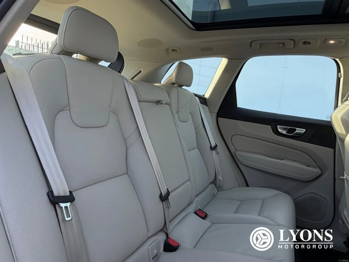 Volvo XC60 T6 AWD PHEV Plus Dark - Image 5