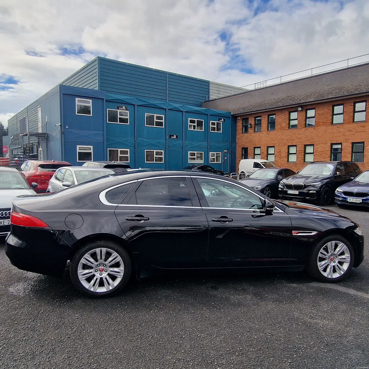 Jaguar XF 2017 2.0 D 180PS Portfolio - Image 4