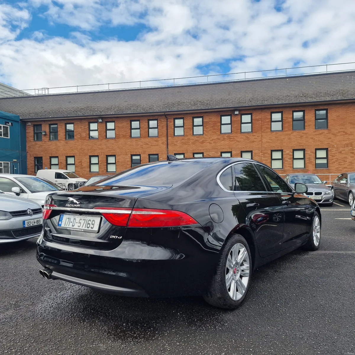 Jaguar XF 2017 2.0 D 180PS Portfolio - Image 6