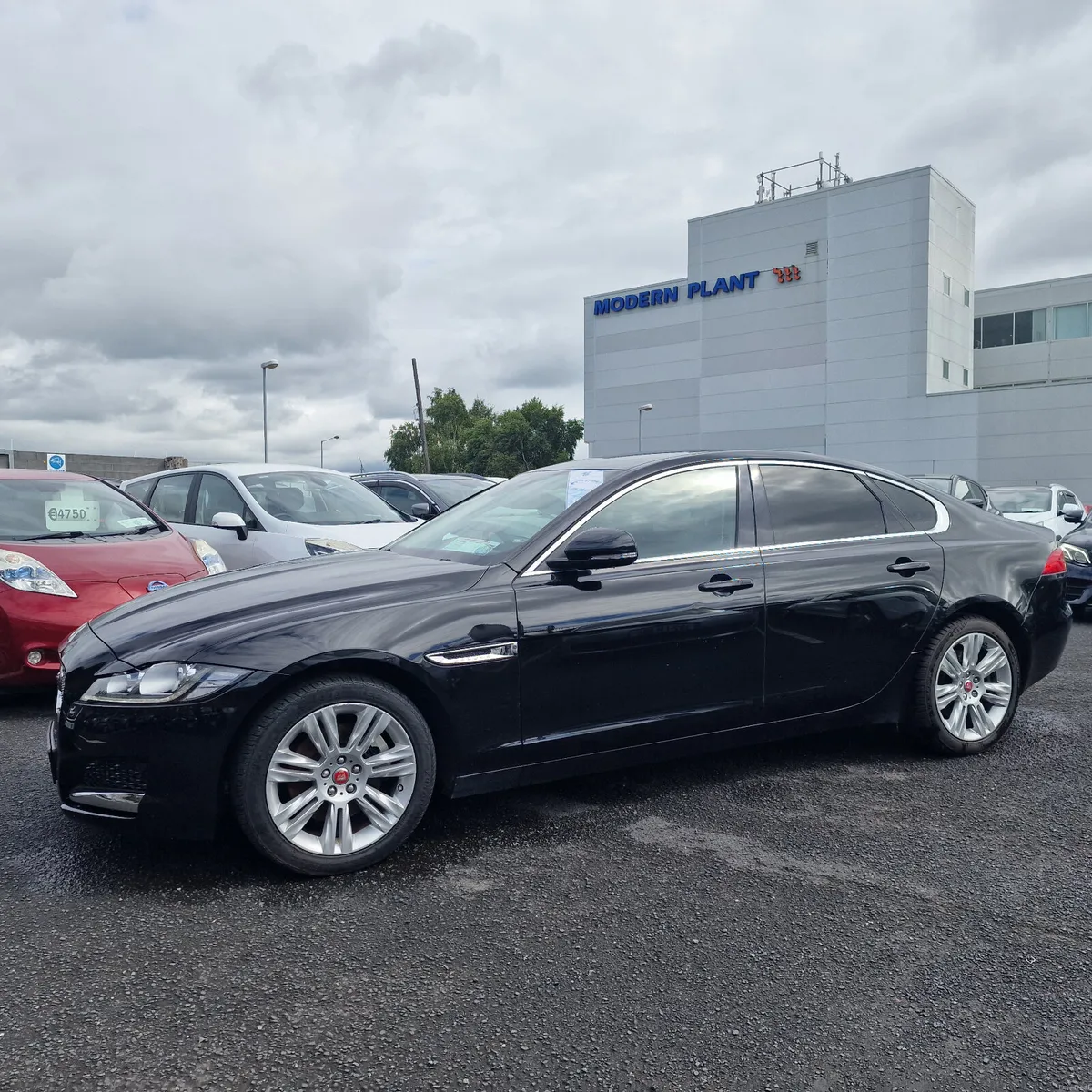 Jaguar XF 2017 2.0 D 180PS Portfolio - Image 2