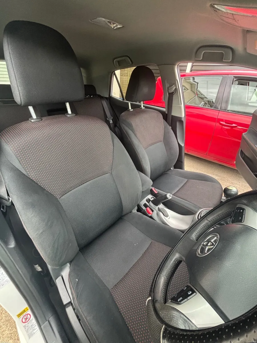 Toyota Auris SPORT Model 2012 - Image 3
