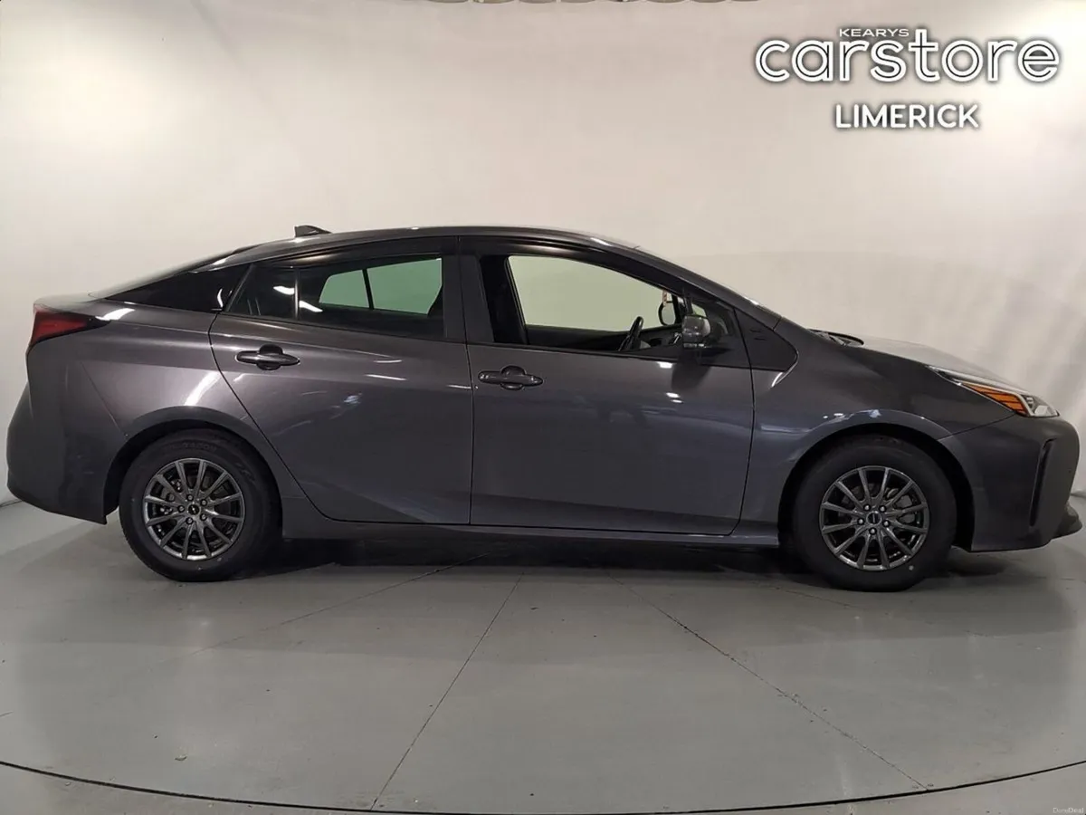 Toyota Prius 1.8 HYBRID - Image 2