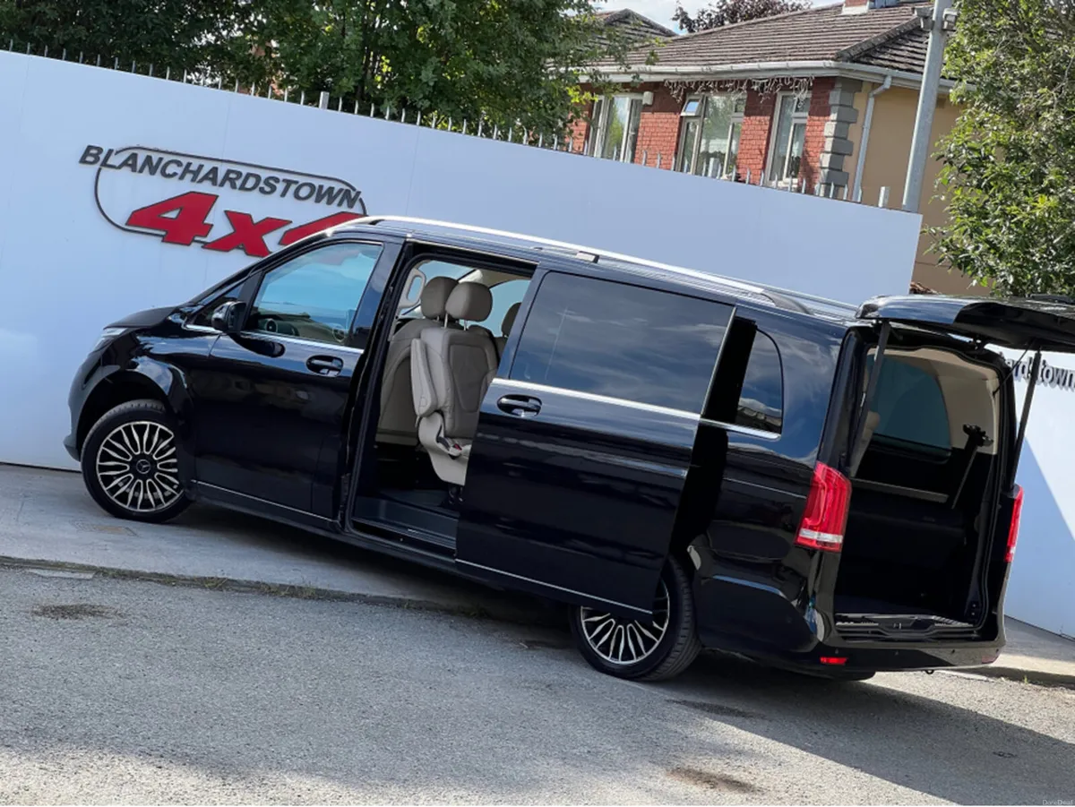 Mercedes-Benz V-Class 8 SEATER AMG LINE - Image 6