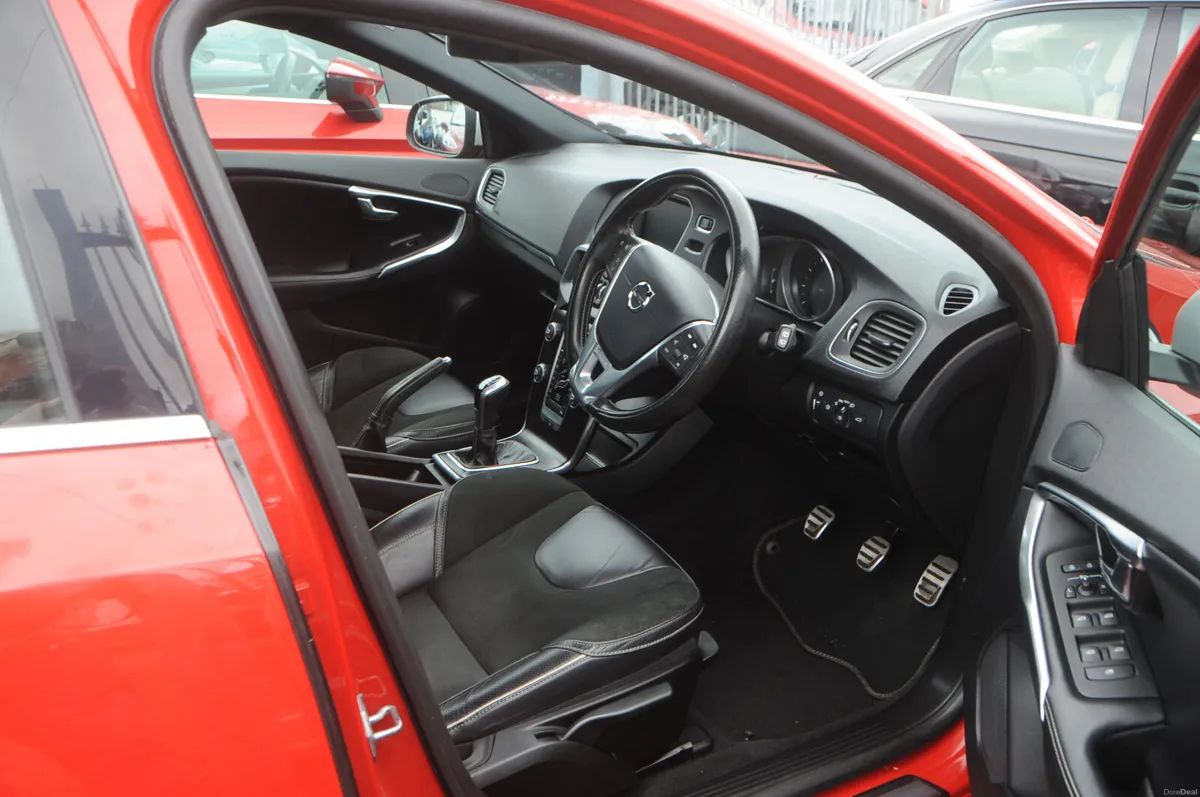 Volvo V40 2017, Petrol. - Image 6