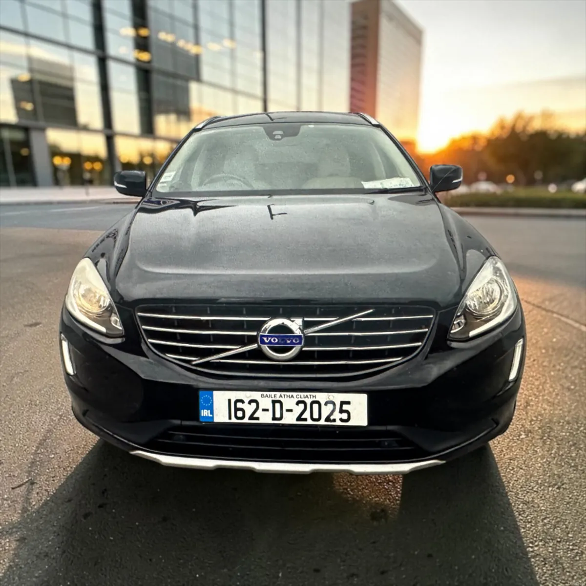 2016 Volvo XC60 D4 (190hp) FWD SE LUX Geartronic - Image 4