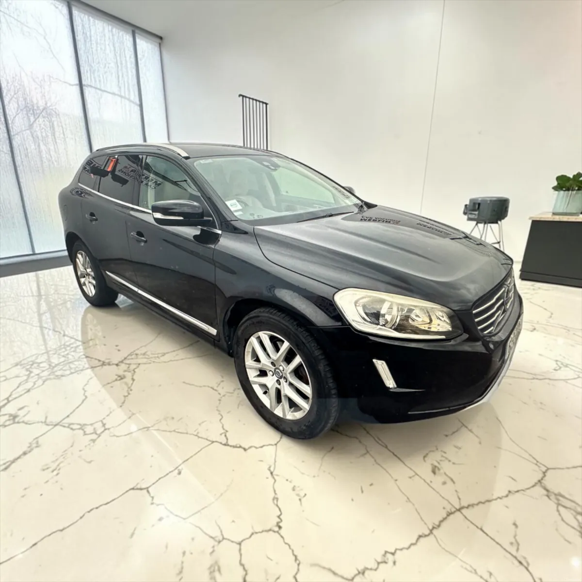 2016 Volvo XC60 D4 (190hp) FWD SE LUX Geartronic - Image 1