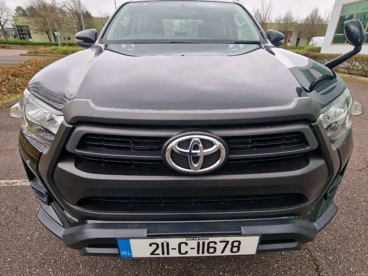 2021 Toyota Hilux Icon 2.4L Automatic 17k km only - Image 1