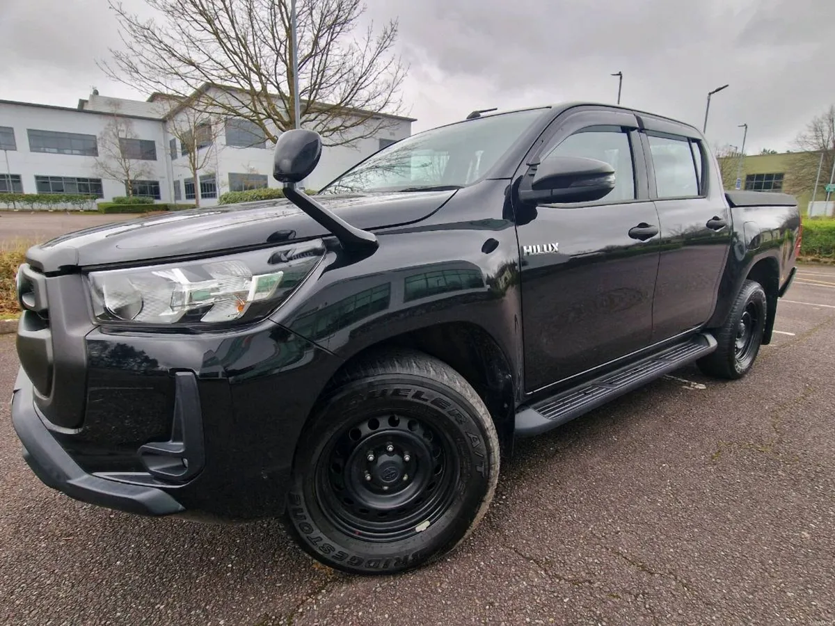 2021 Toyota Hilux Icon 2.4L Automatic 17k km only - Image 2