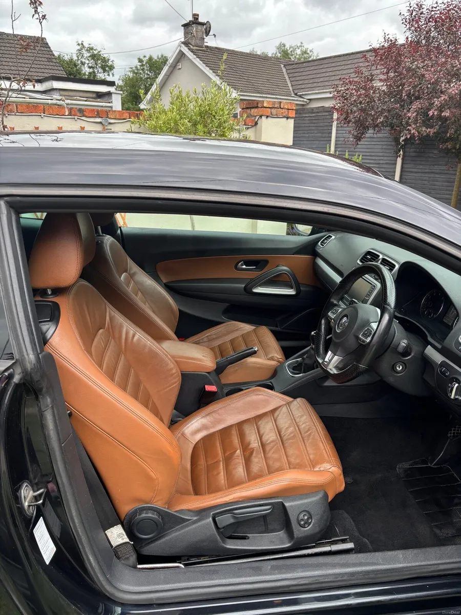 2010 Volkswagen Scirocco - Image 2