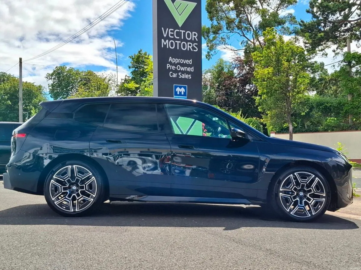 BMW iX NEW MODEL XDRIVE45 M-SPORT 22" WHEELS HARMA - Image 6