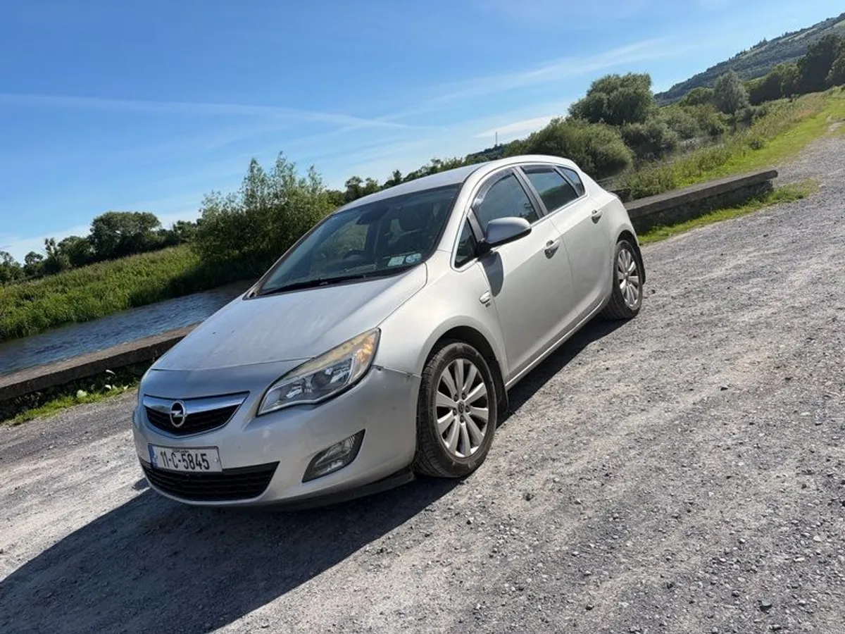 2011 Opel Astra - Image 1