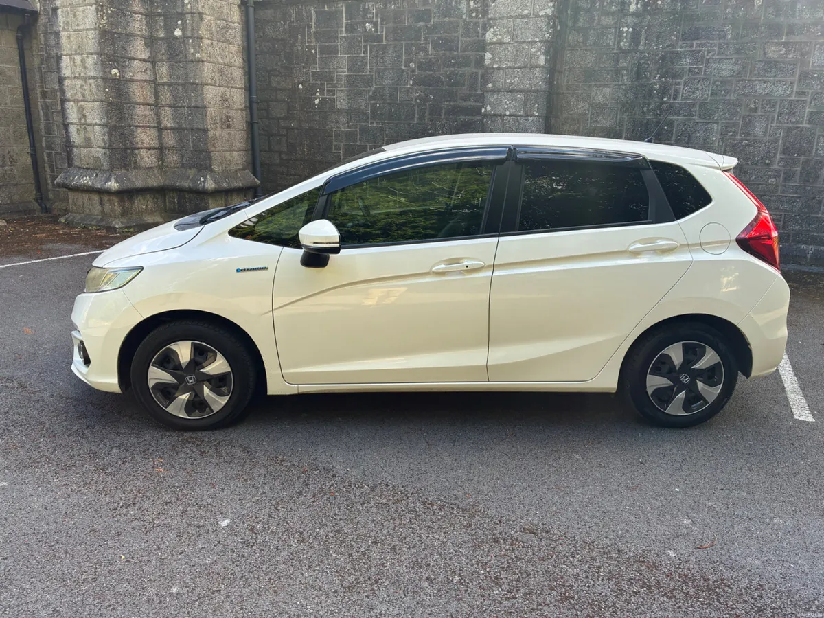 Honda Fit 2018  Automatic Hybrid - Image 4