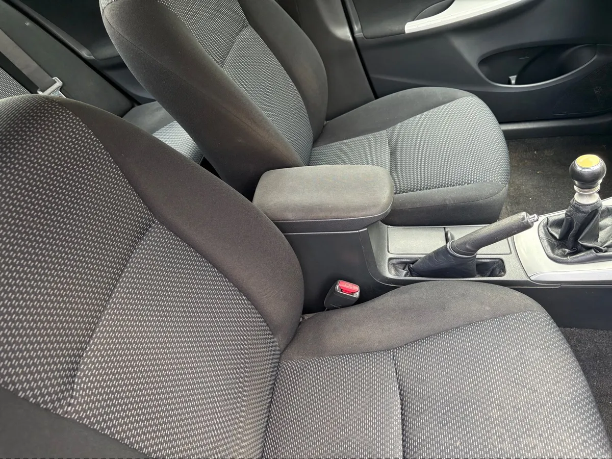 Toyota Corolla 2011 - Image 4