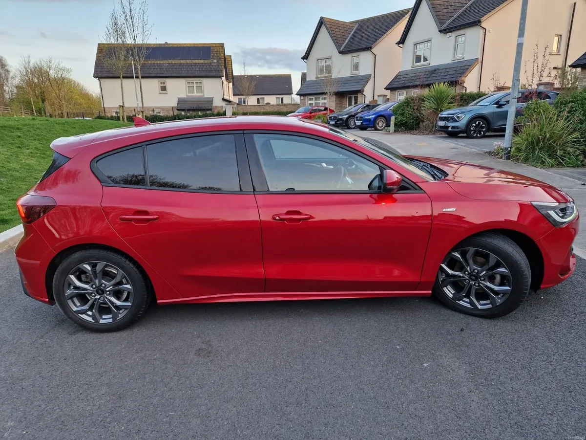 Ford Focus 2022 - Image 2