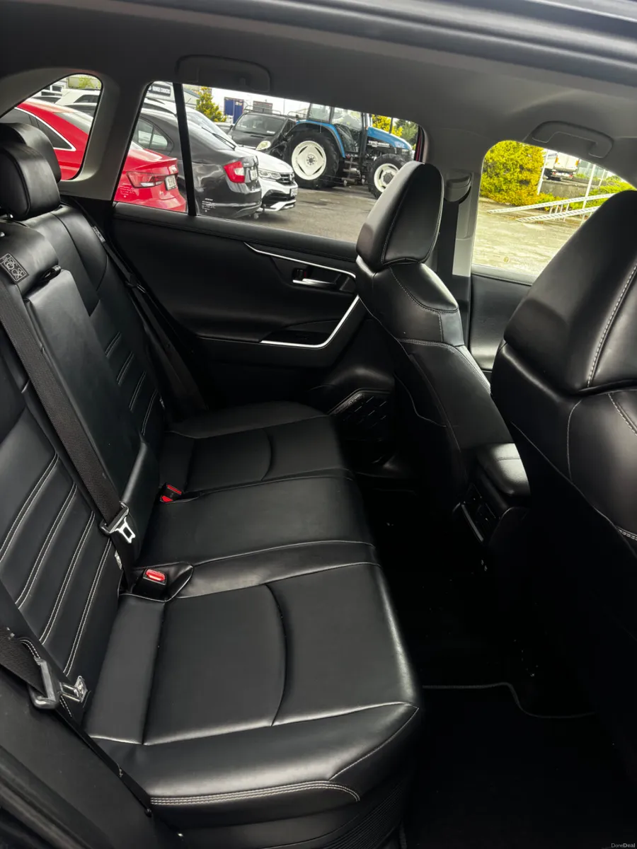 201 Toyota RAV4 2.5 HYBRID SOL - Image 4