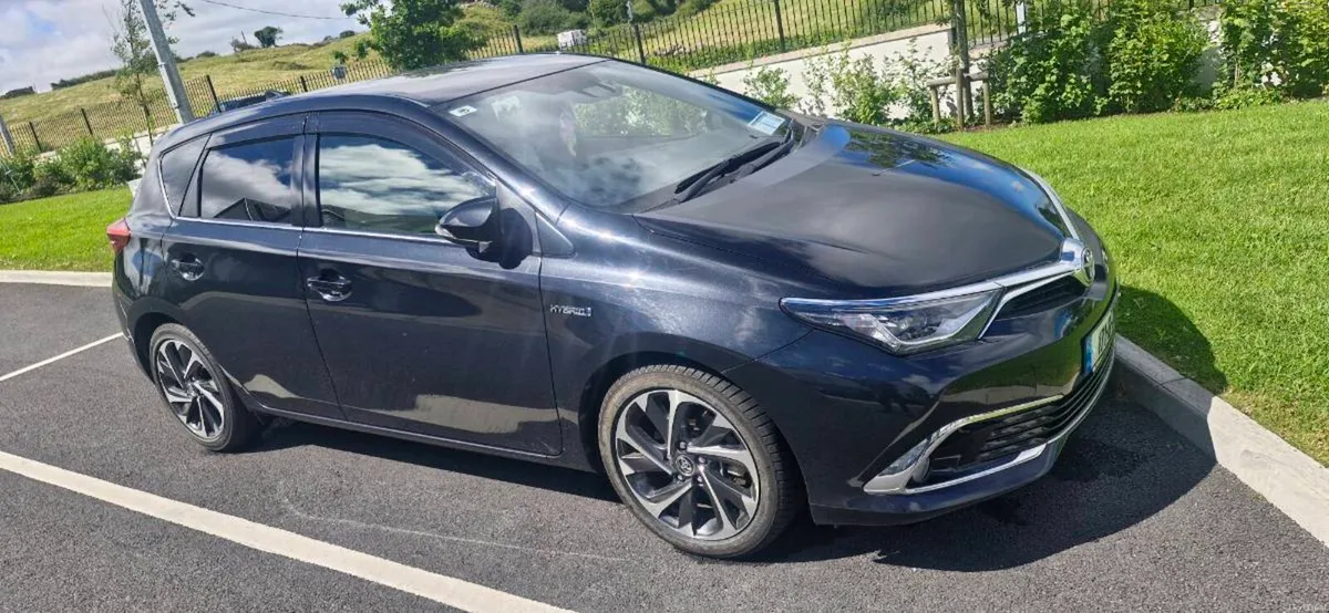 2017 Toyota Auris 1.8L Petrol Hybrid Low Mileage - Image 2