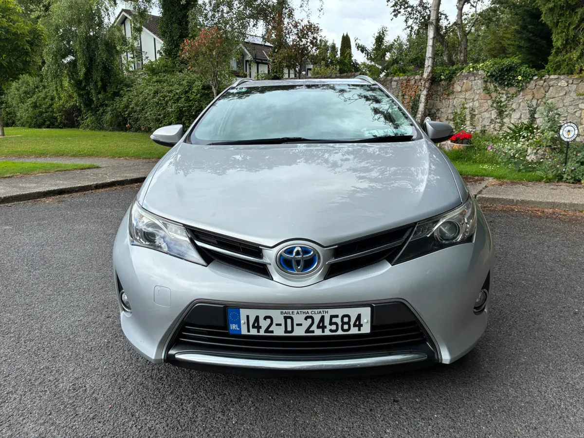 Toyota Auris Hybrid Estate - €7,950 - Image 2