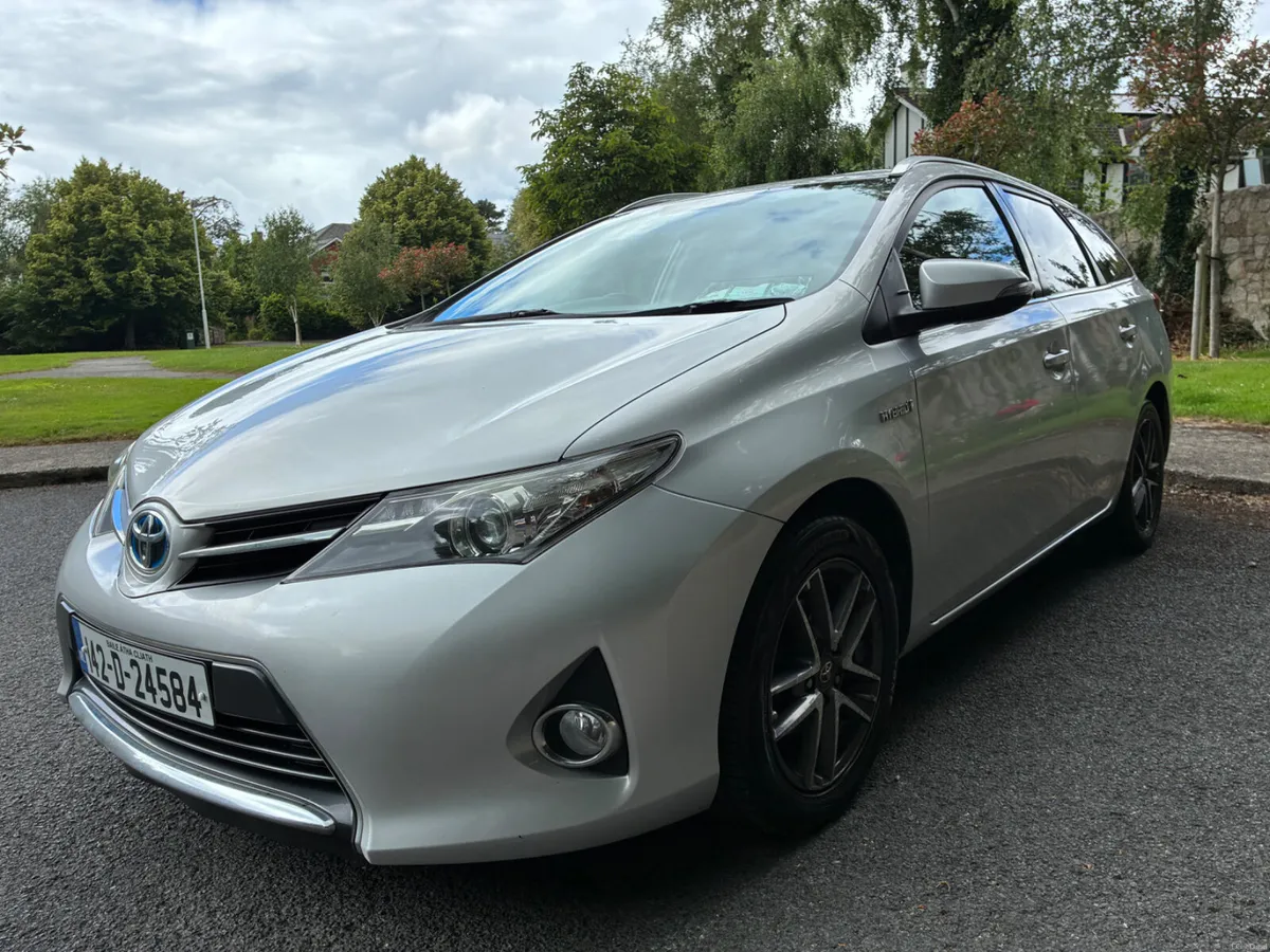 Toyota Auris Hybrid Estate - €7,950 - Image 1