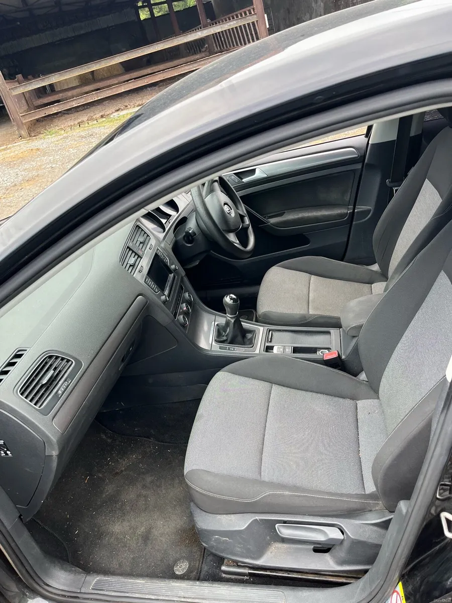 Volkswagen golf - Image 5