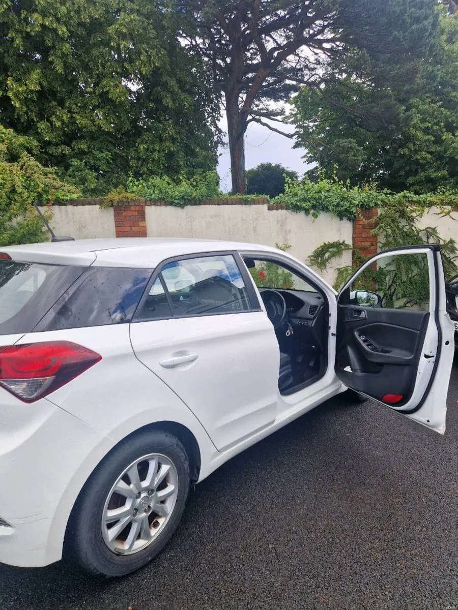 Car - Image 4