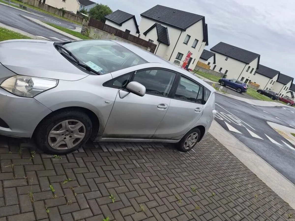 2009 Toyota Corolla  Verso - Image 3
