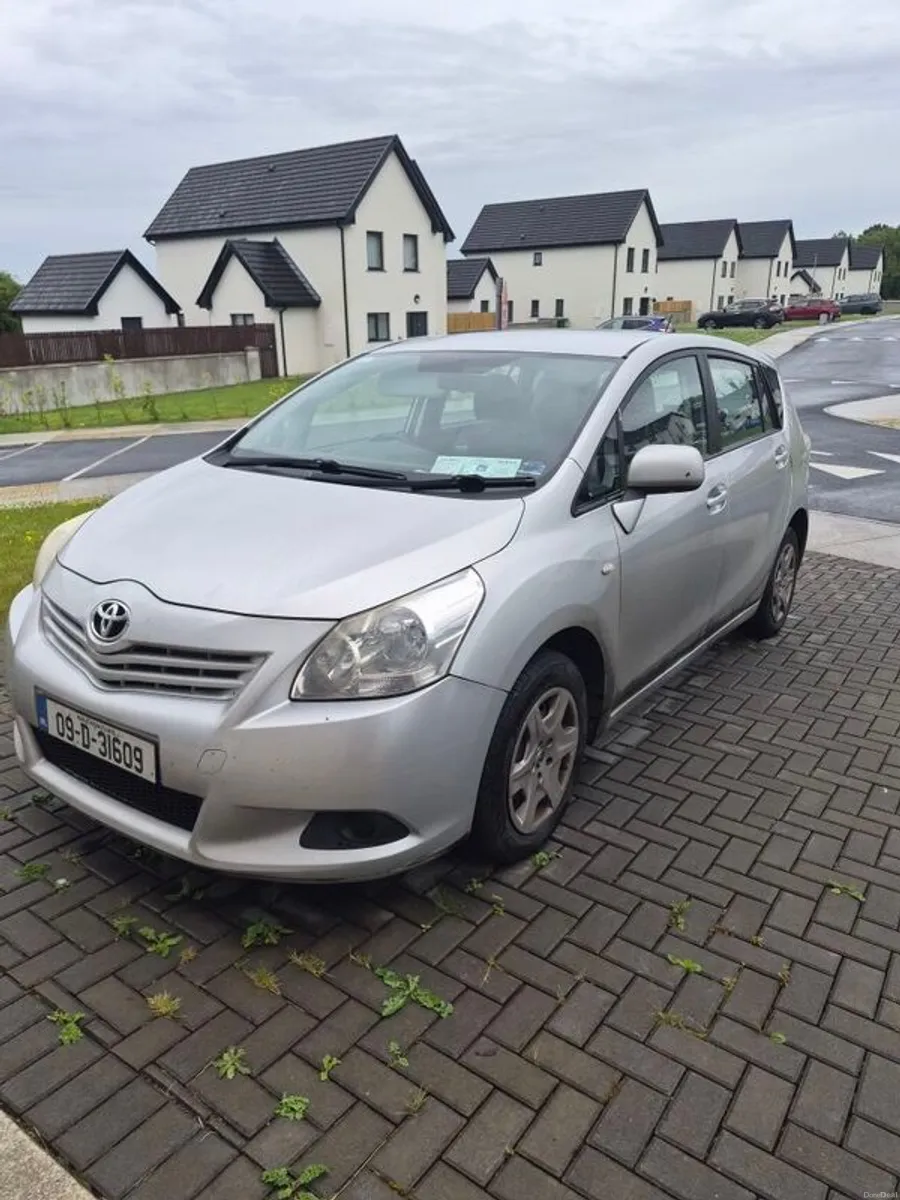 2009 Toyota Corolla  Verso - Image 1