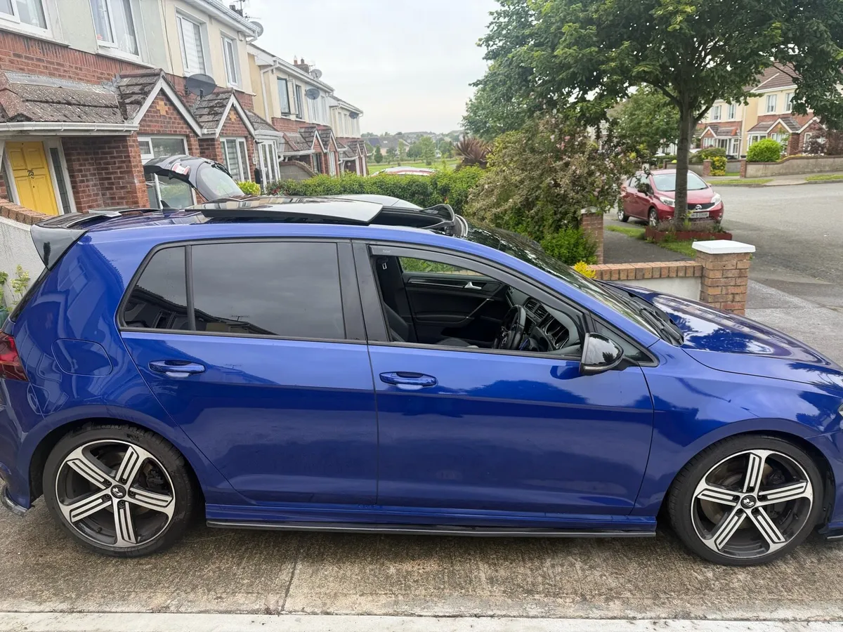 Volkswagen Golf R - Image 2