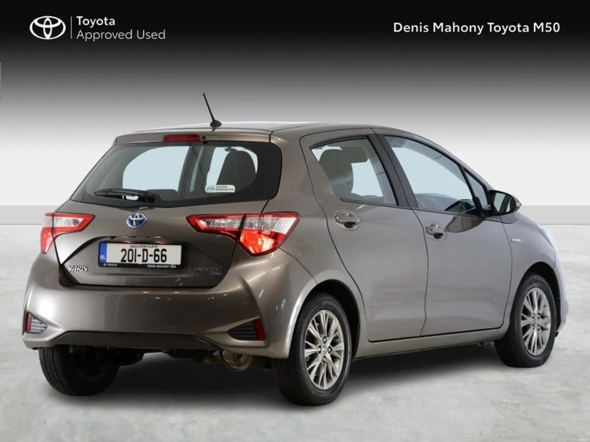 Toyota Yaris Luna Hybrid - Image 2