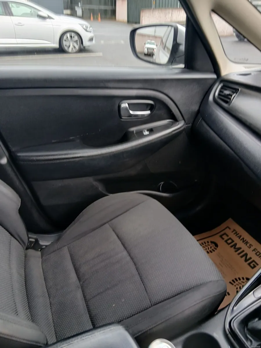 Kia Carens 2013 for sale/swap - Image 4