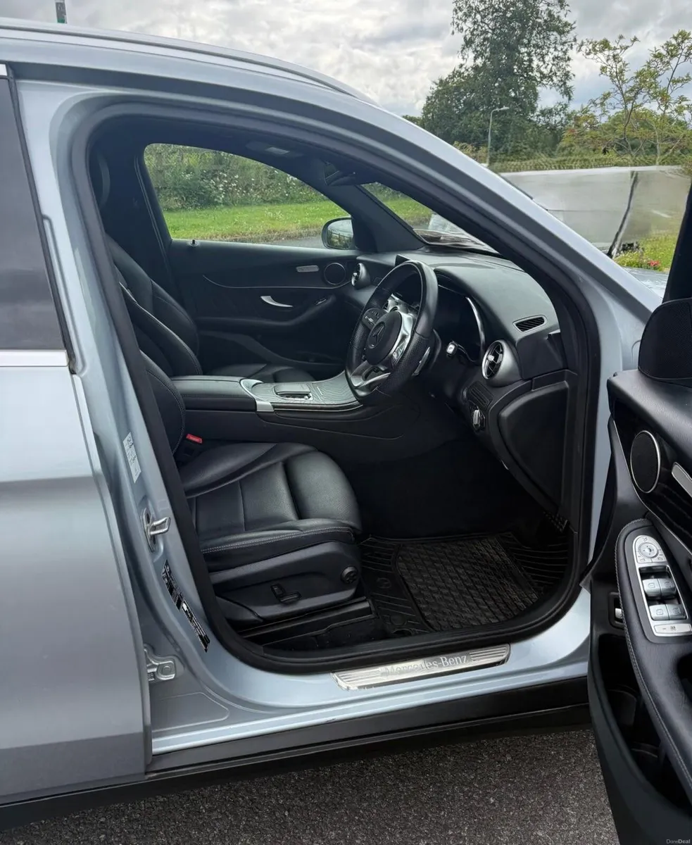 2022 Mercedes-Benz GLC 300de  | PHEV - Image 6