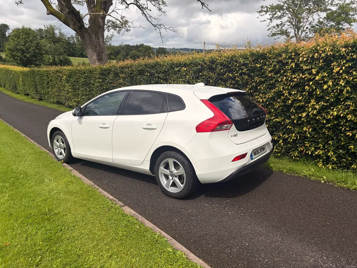 Volvo V40 - Image 4