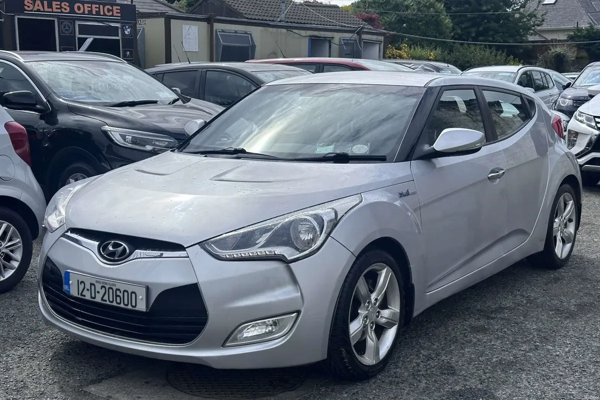 Hyundai Veloster LOW MILEAGE! - Image 1