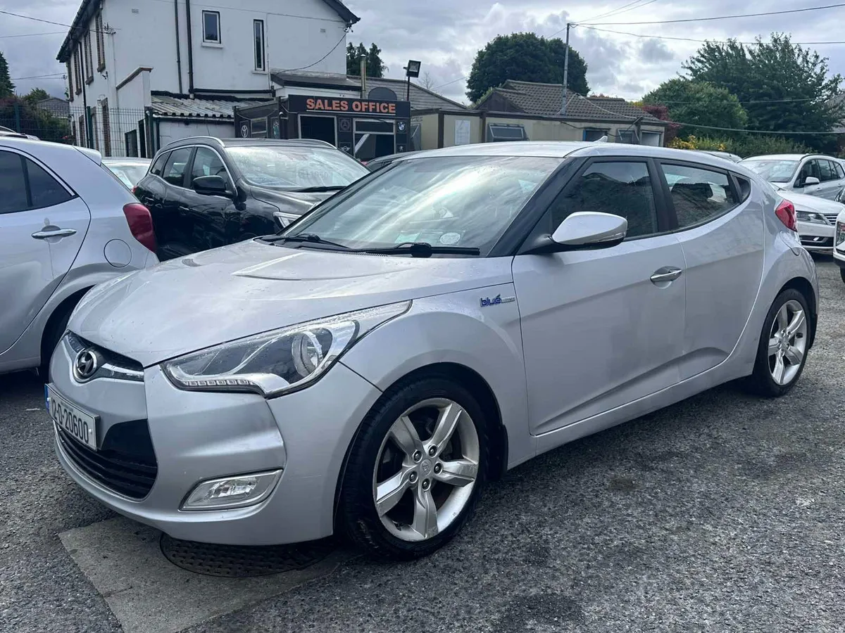 Hyundai Veloster LOW MILEAGE! - Image 2