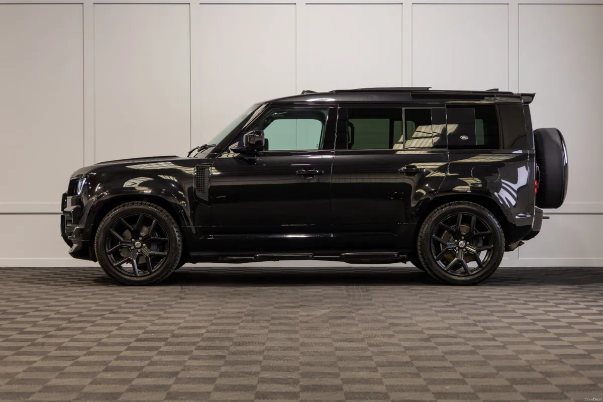 2022 Land Rover Defender 110 P400e X-Dynamic SE - Image 3