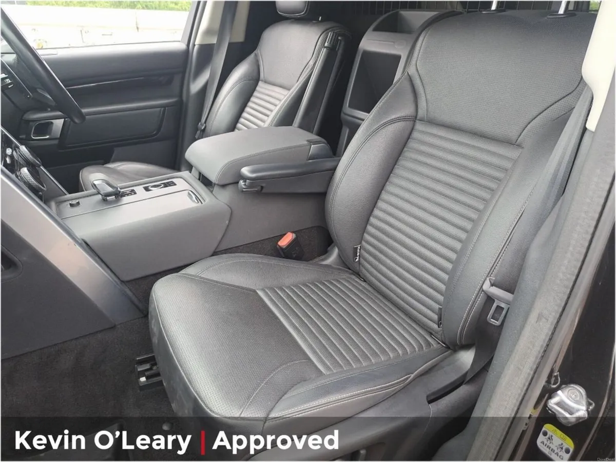 Land Rover Discovery 3.0 SD6 SE Commercial - Image 4