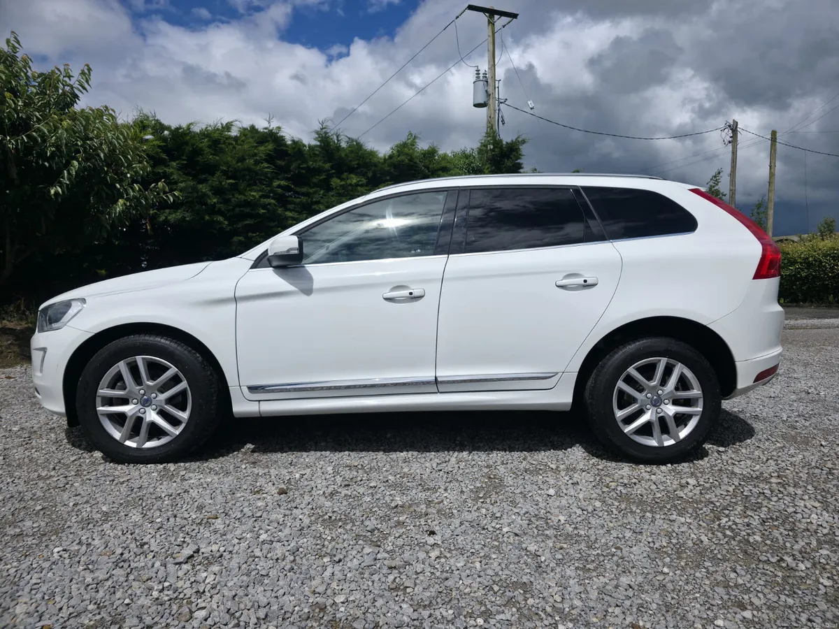 2017 Volvo XC60 D4 Classic - Image 2