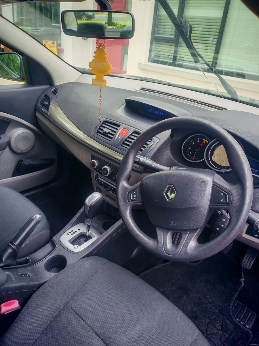 Renault Fluence 2011 - Image 4