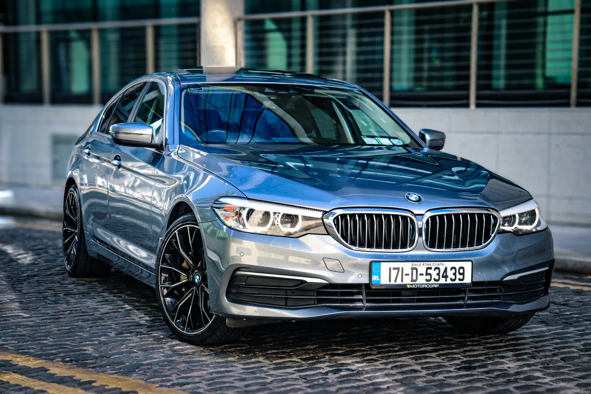 BMW 530e // Sunroof // Black Leather // Low Km - Image 2