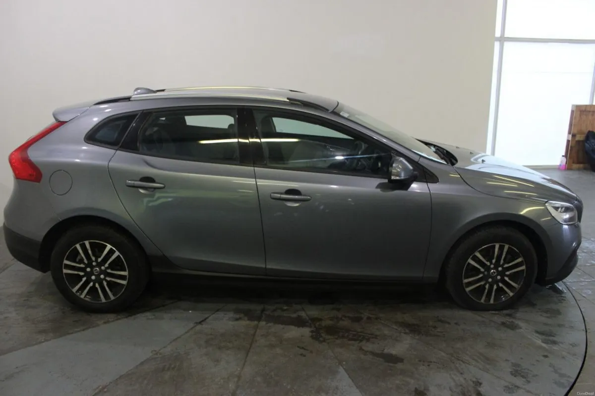 Volvo V40 D2 (120hp) Momentum Edition - TENDER 34 - Image 4