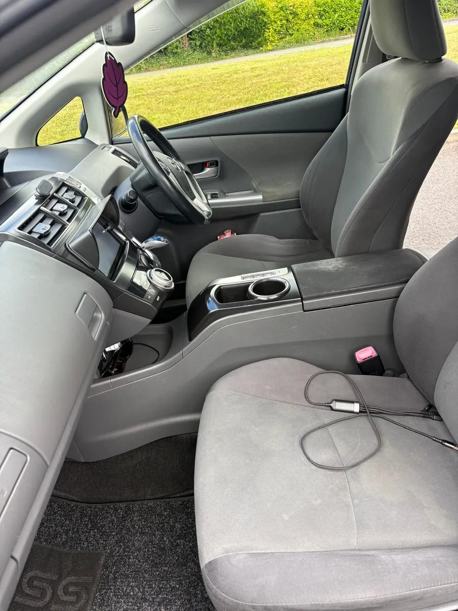 Toyota Prius Alpha 2014 7-Seater Automatic // 2key - Image 3