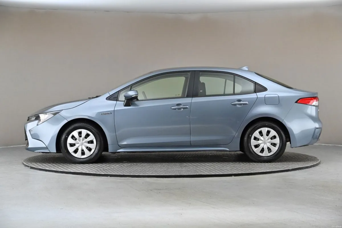 Toyota Corolla 1.8 HYBRID SALOON **RREVERSE CAM**P - Image 5