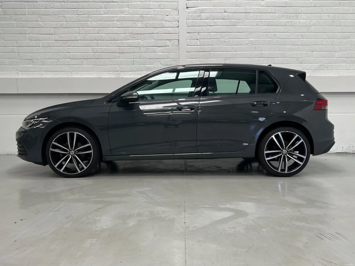 Volkswagen Golf Life 2.0TDI 6 Speed Manual 115bhp - Image 4
