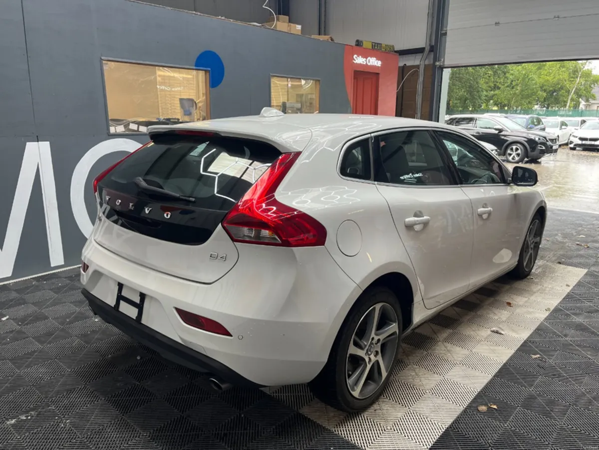 Volvo V40 €12950! 2016 VOLVO V40 D4 2.0 AUTOMATIC - Image 2