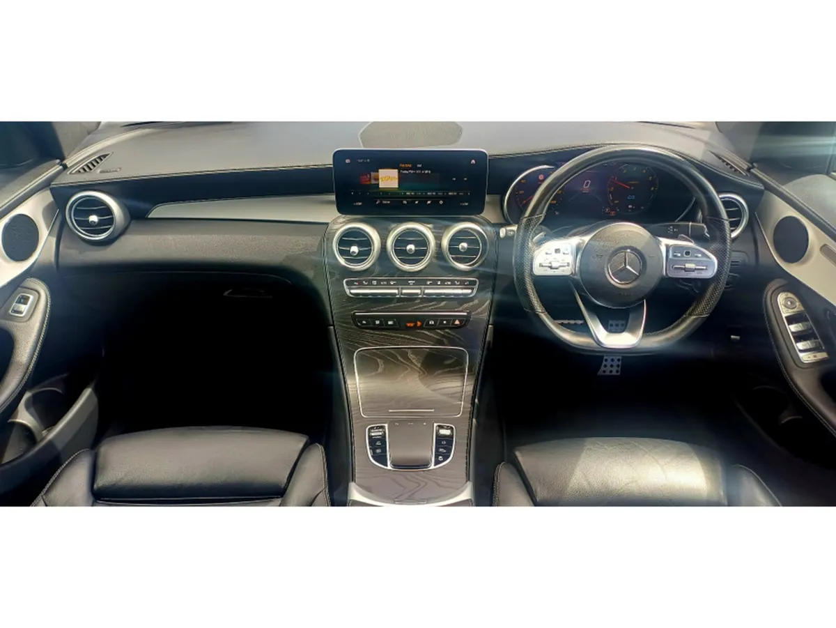 Mercedes-Benz GLC 300 DE AMG LINE PREMIUM 4M - Image 4