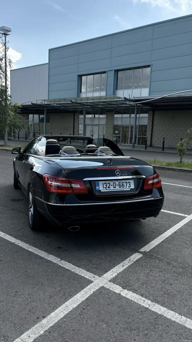 Mercedes-Benz E220 Convertible - Image 4
