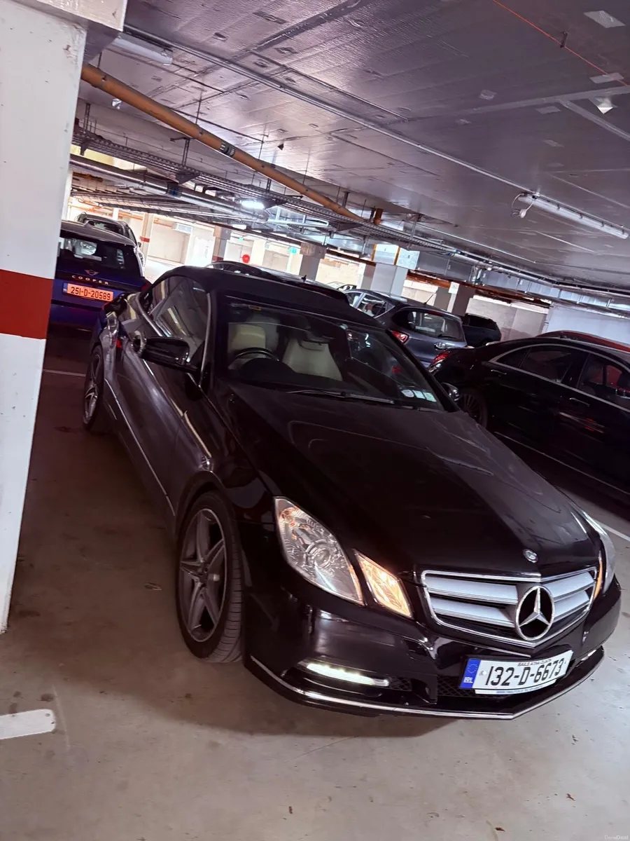 Mercedes-Benz E220 Convertible - Image 3