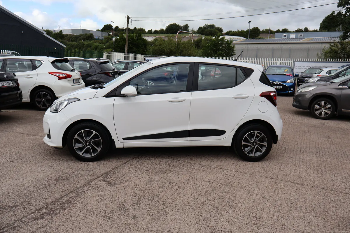Hyundai i10 Deluxe Only 68,000Km Exceptional! - Image 6