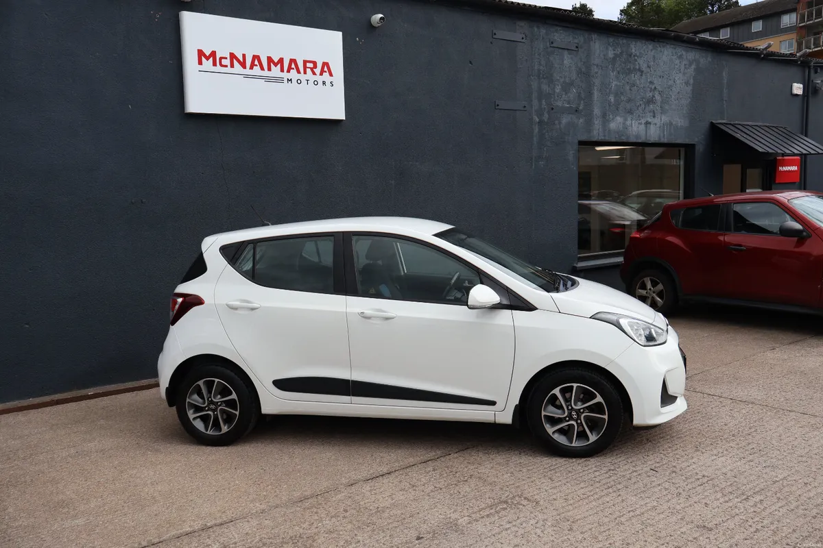 Hyundai i10 Deluxe Only 68,000Km Exceptional! - Image 2
